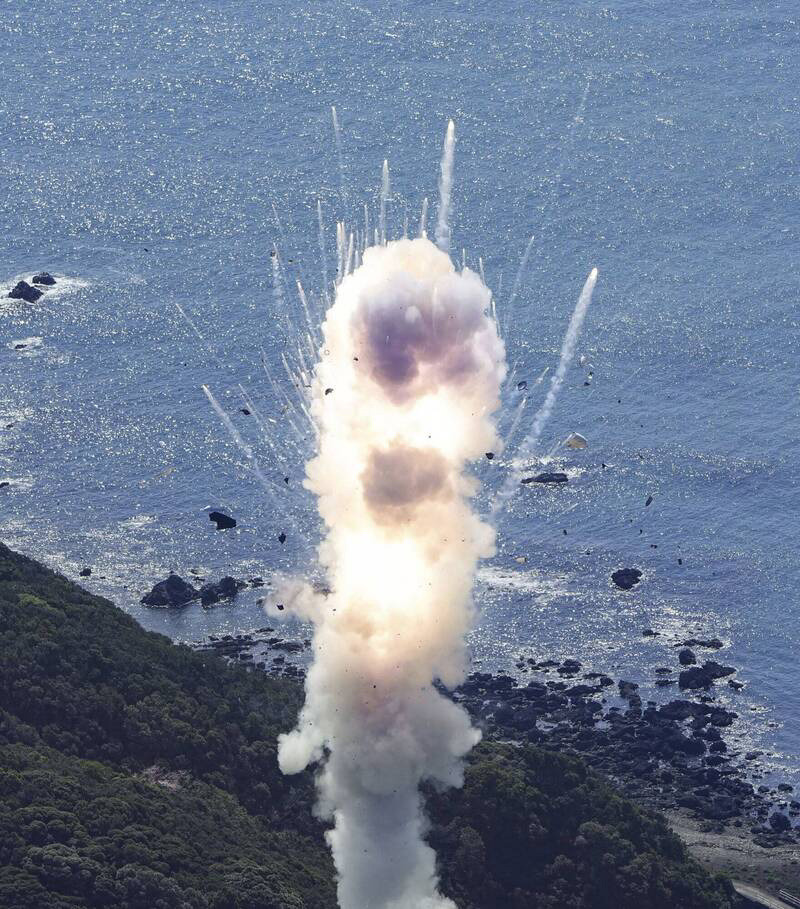 日私企火箭首飞 升空仅6秒爆炸